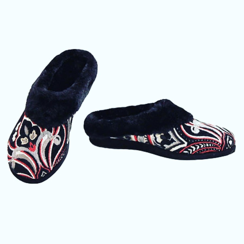 Zeyzani faux fur BRAND NEW slippers